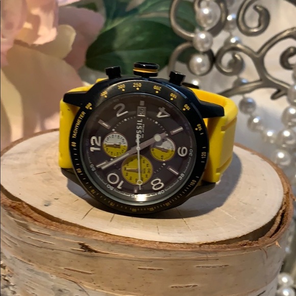 Fossil watch yellow chronograph analog rubber euc - Picture 3 of 8
